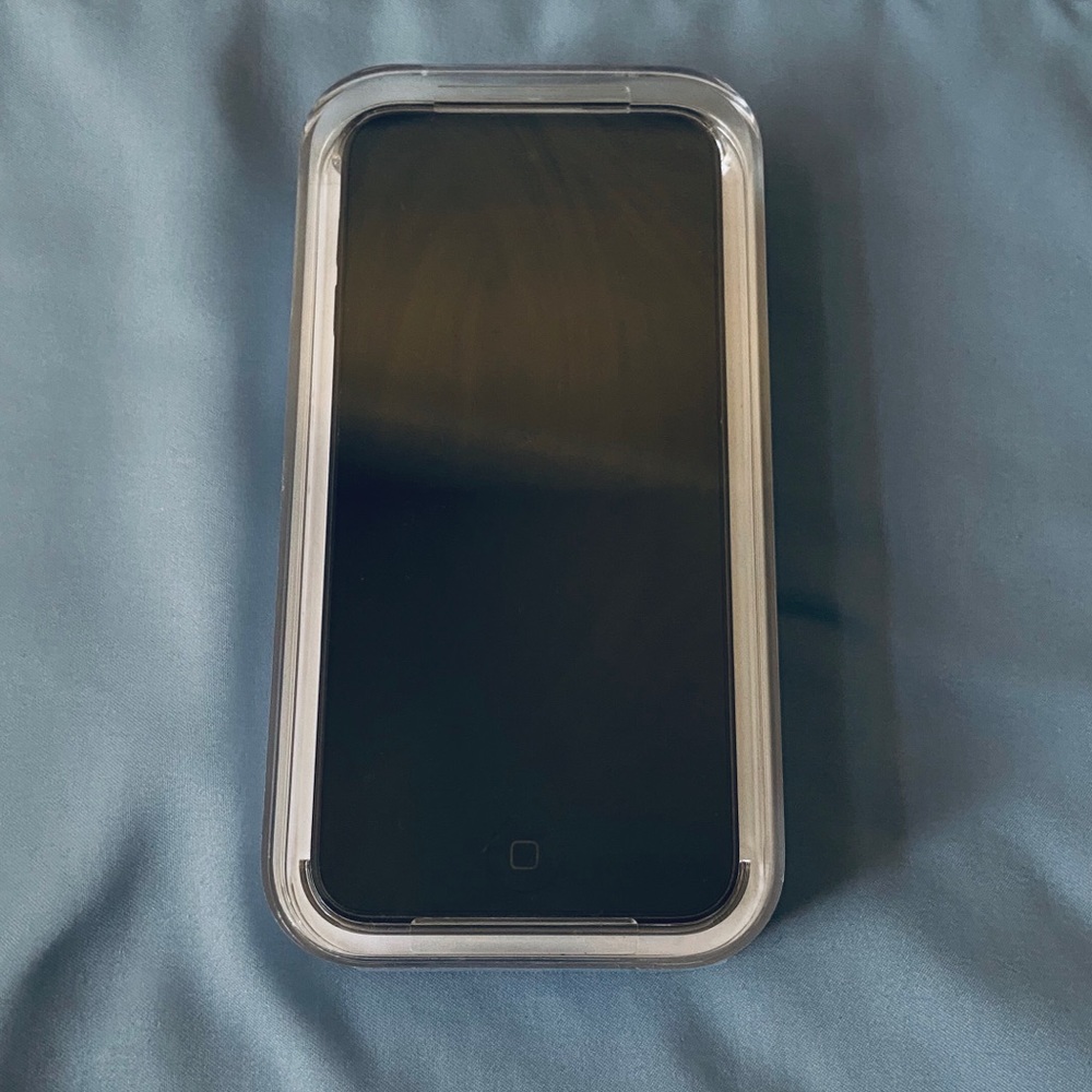 Apple iPod Touch & Otterbox Case